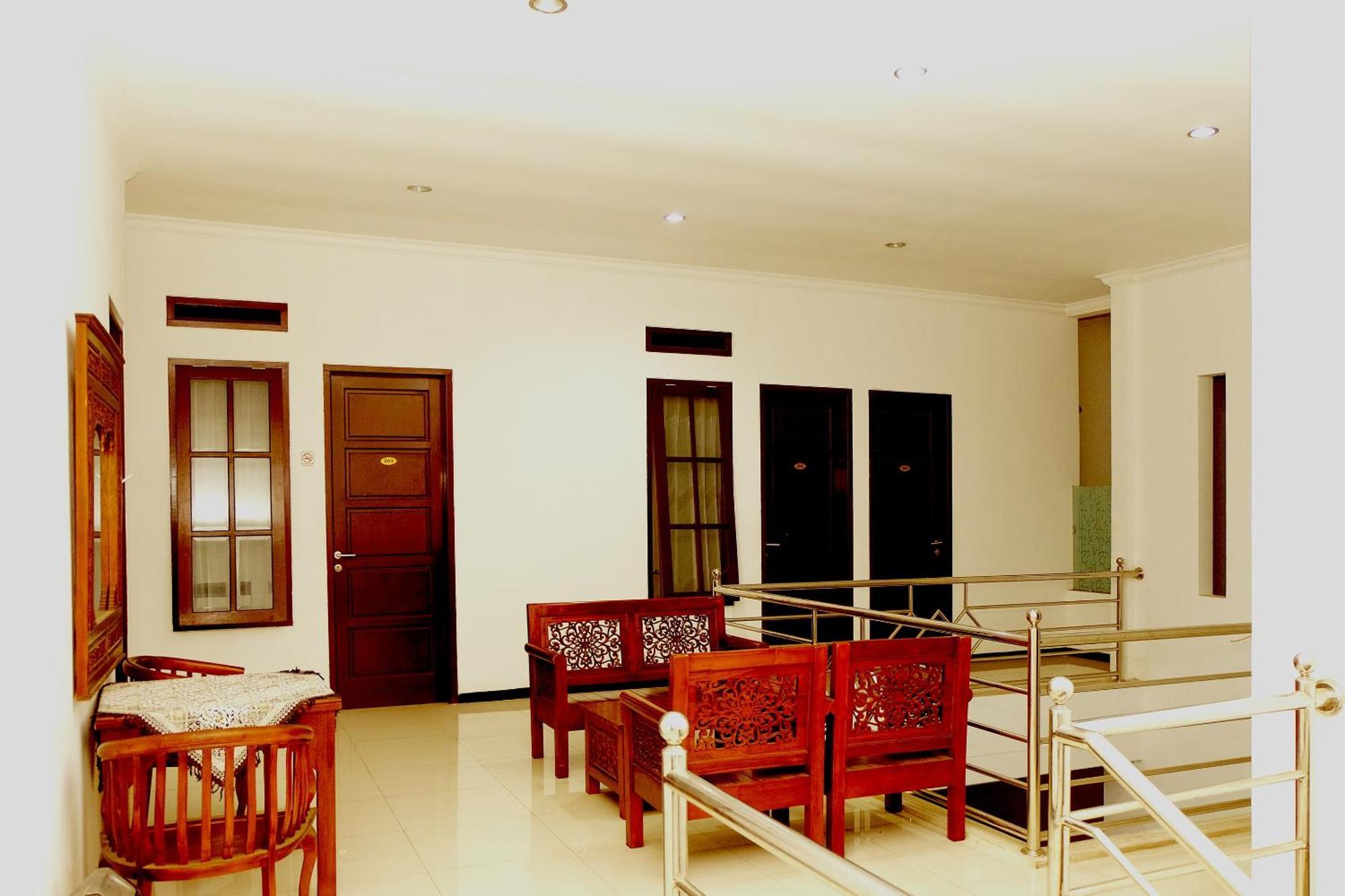 Oyo 350 D' Maktab Homestay Syariah Маланг Екстериор снимка