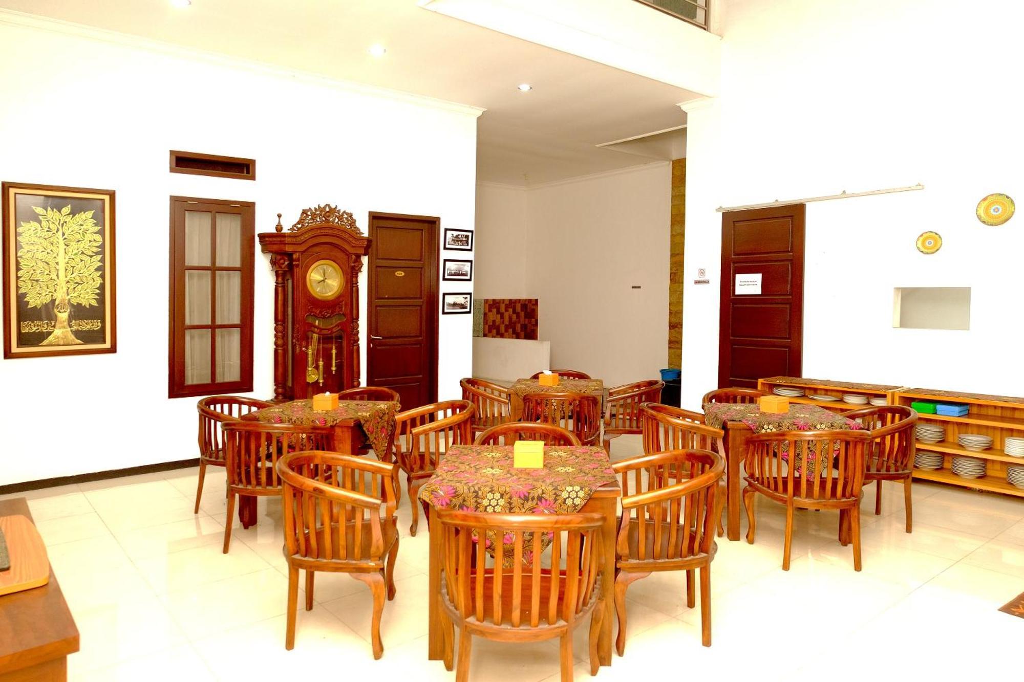 Oyo 350 D' Maktab Homestay Syariah Маланг Екстериор снимка