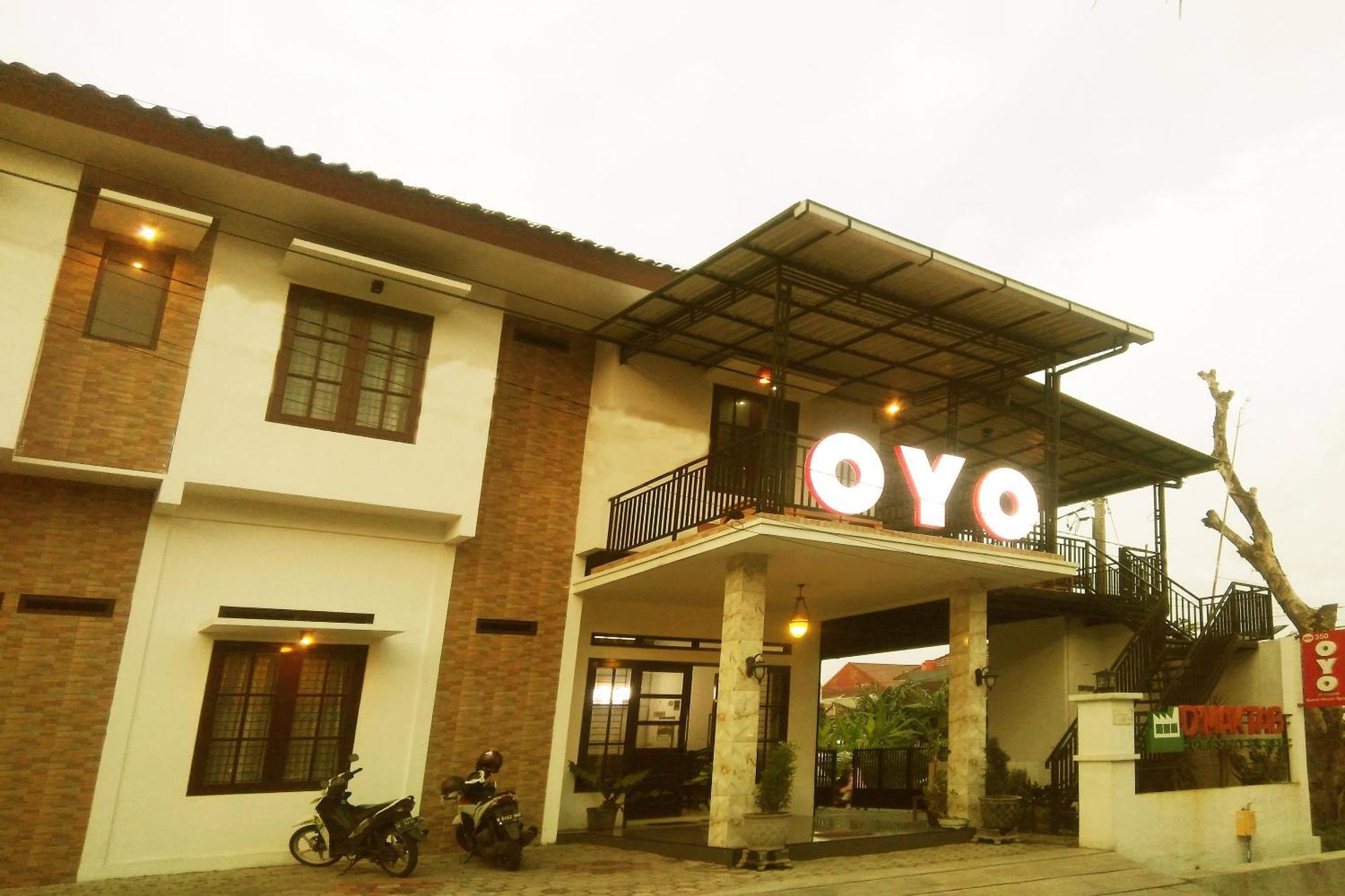 Oyo 350 D' Maktab Homestay Syariah Маланг Екстериор снимка
