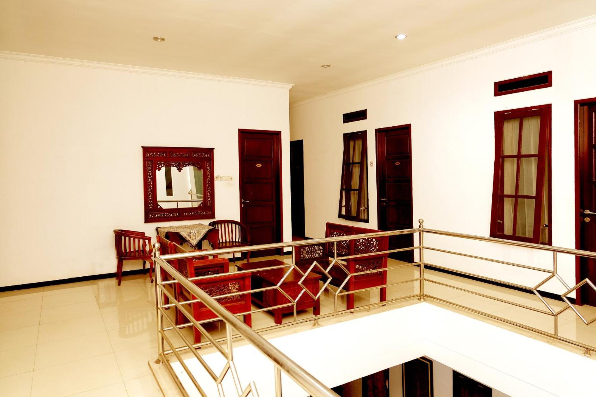 Oyo 350 D' Maktab Homestay Syariah Маланг Екстериор снимка