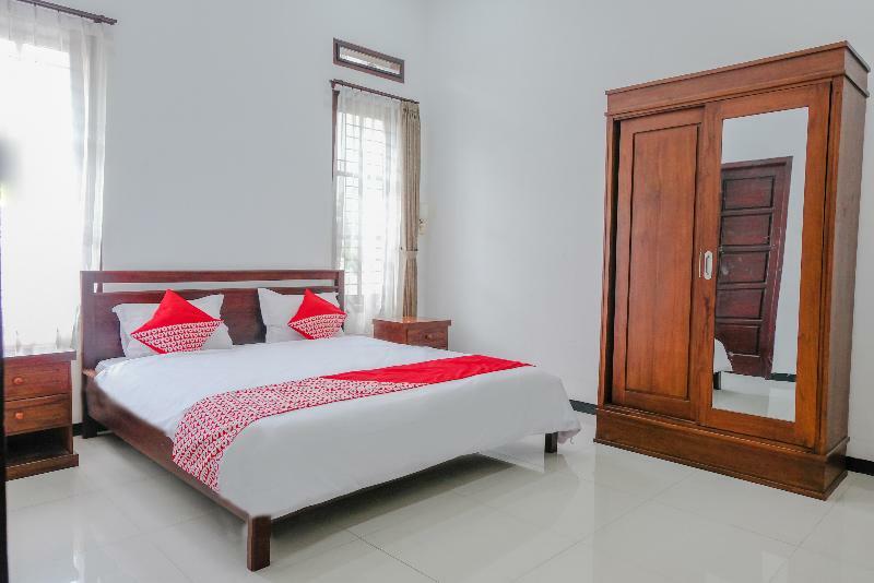 Oyo 350 D' Maktab Homestay Syariah Маланг Екстериор снимка