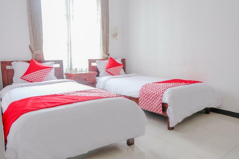 Oyo 350 D' Maktab Homestay Syariah Маланг Екстериор снимка
